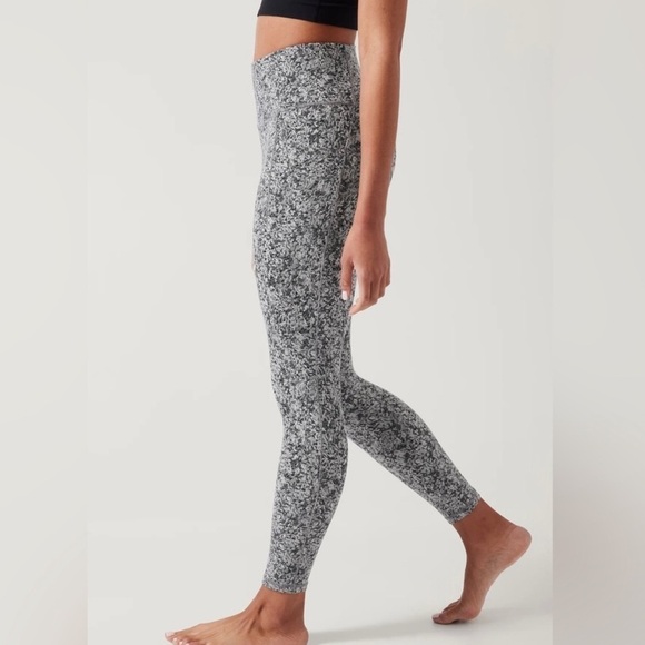 Athleta Salutation Stash Pocket II 7/8 Tight Legging Jacquard Moonflower Black - Picture 2 of 8